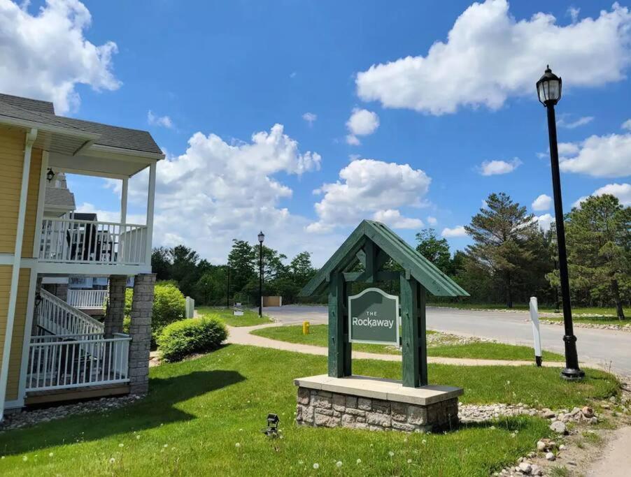 Cozy King Bed - Pullout Couch - Pool On Grounds Apartment *
